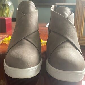 Women's Gray Wedge Sneakers